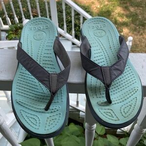 Crocs Flip Flops in Teal & Gray, women’s size 9